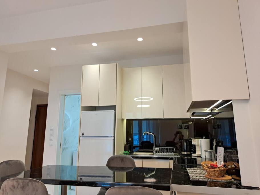 Luxury Suite พาทรา ภายนอก รูปภาพ