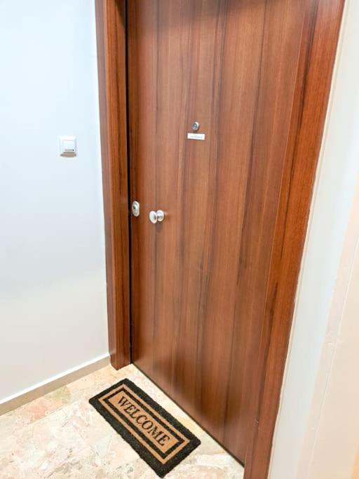 Luxury Suite พาทรา ภายนอก รูปภาพ