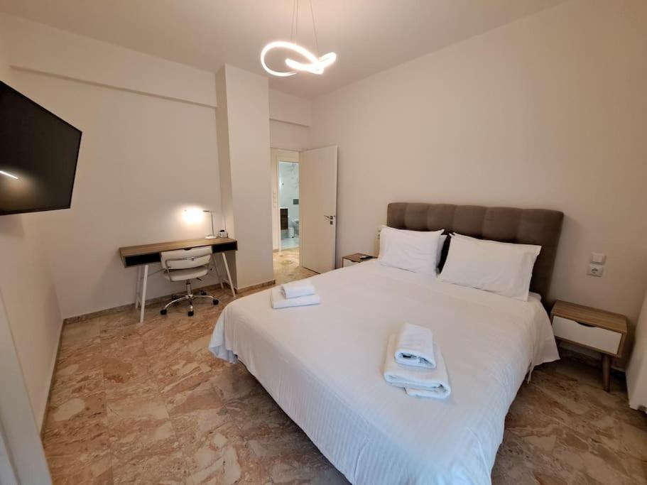 Luxury Suite พาทรา ภายนอก รูปภาพ