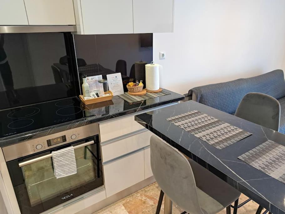 Luxury Suite พาทรา ภายนอก รูปภาพ