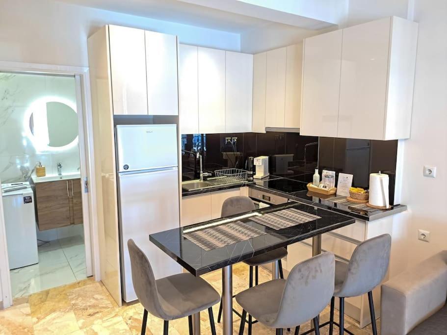 Luxury Suite พาทรา ภายนอก รูปภาพ
