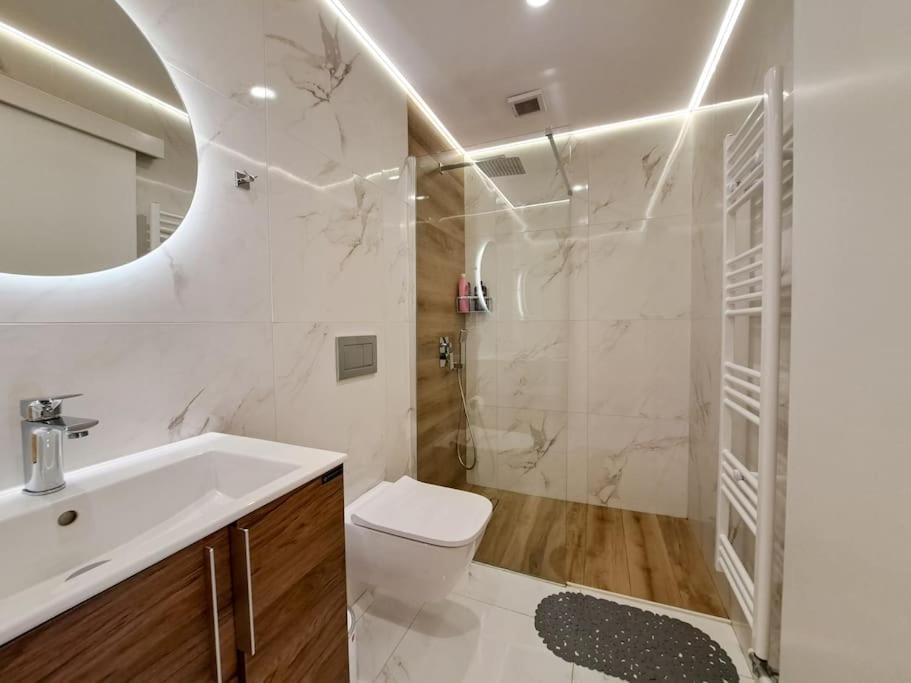 Luxury Suite พาทรา ภายนอก รูปภาพ