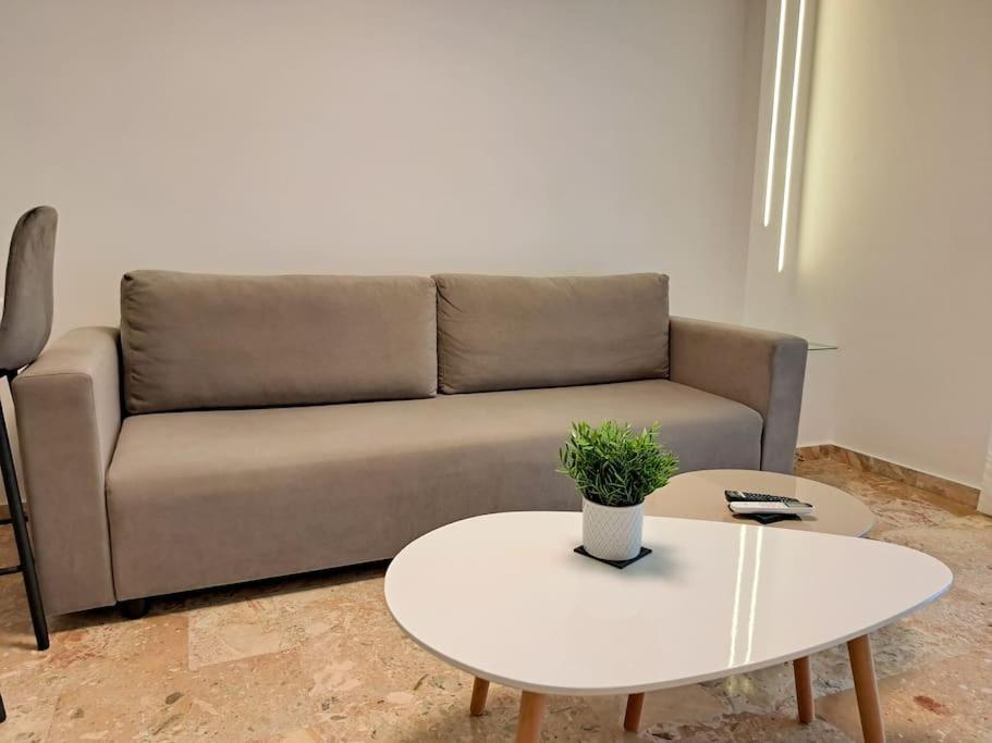 Luxury Suite พาทรา ภายนอก รูปภาพ